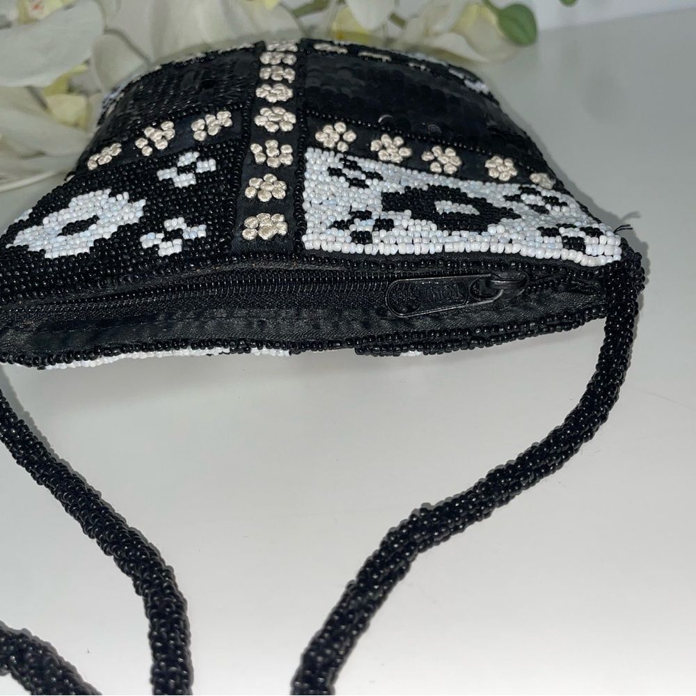 Elegant Black and White Beaded Fringe Bag - Picture 5 of 7